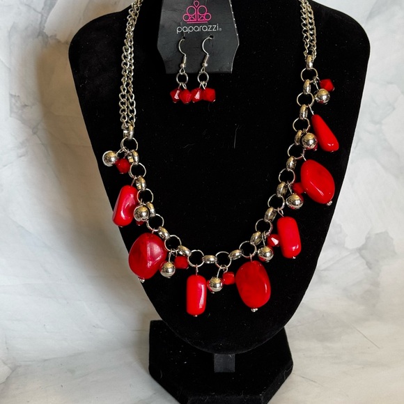 Paparazzi Red Necklace - Picture 1 of 2